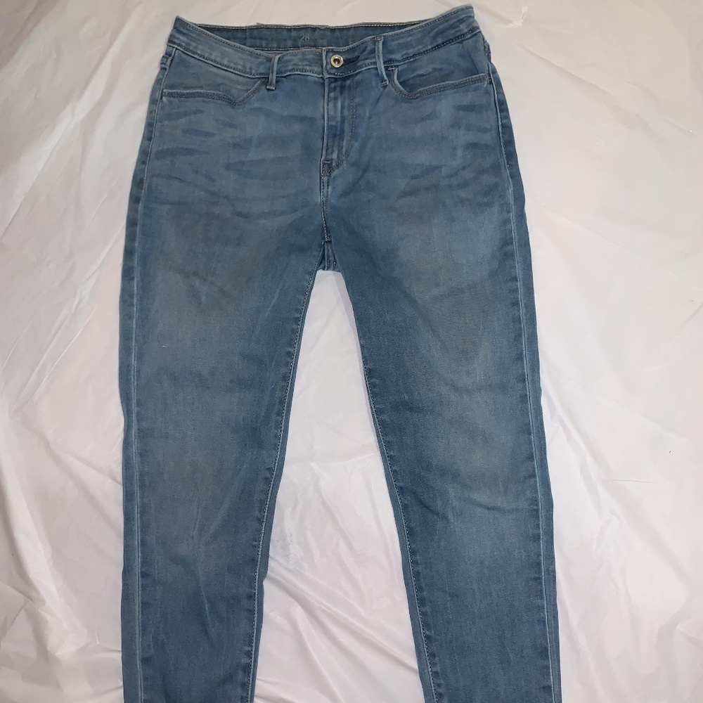 Levi's Light Wash Low Waisted Skinny Jeans
